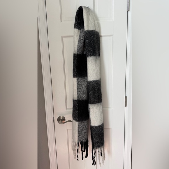 SPRIGS extra long checkered scarf - NWT - Picture 2 of 5